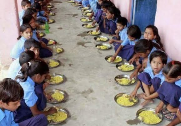 Children enjoying nutritious meals provided by Akshaya Patra at ABBSSM School